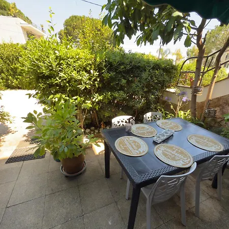 Fleurs Cap D'antibes Appartement *